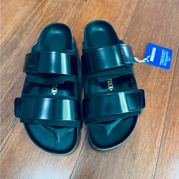 Birkenstock Uji Nubuck shine Leather straps adjustable slide sandals in black - Picture 3 of 16